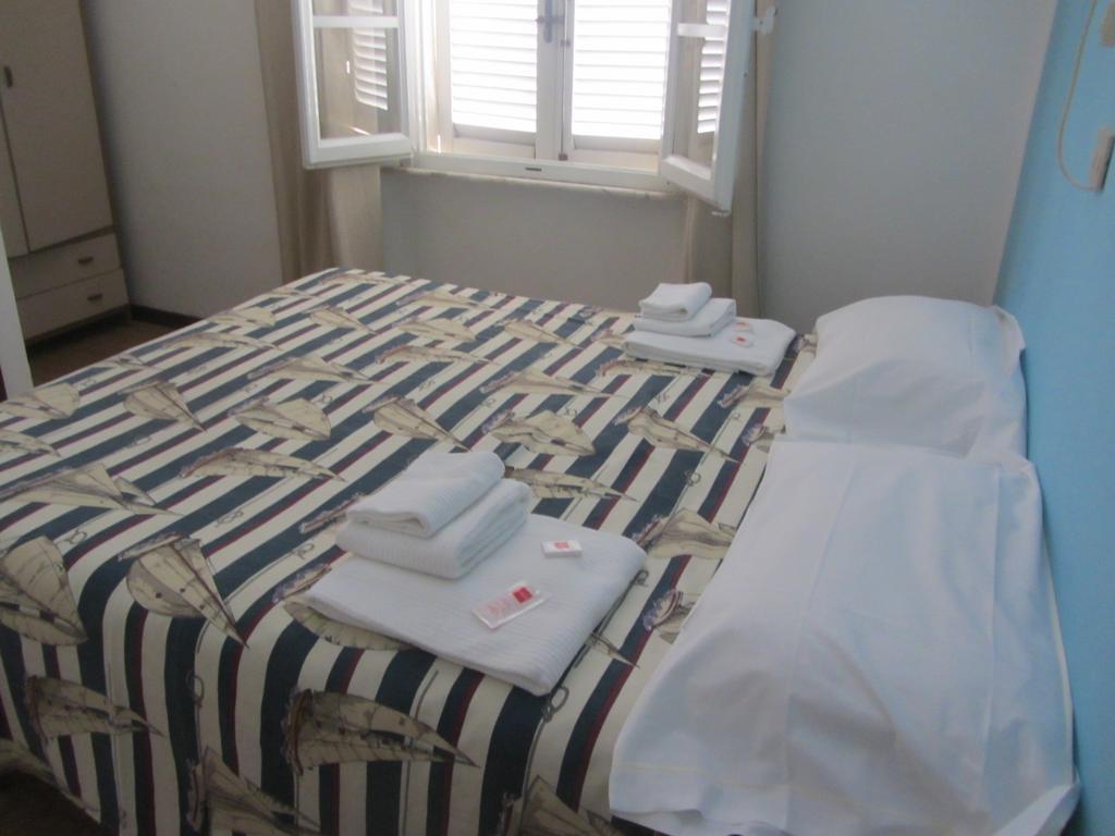 לידו די קאמאיורה Hotel Mirafiori חדר תמונה