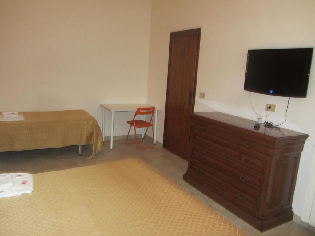 לידו די קאמאיורה Hotel Mirafiori חדר תמונה