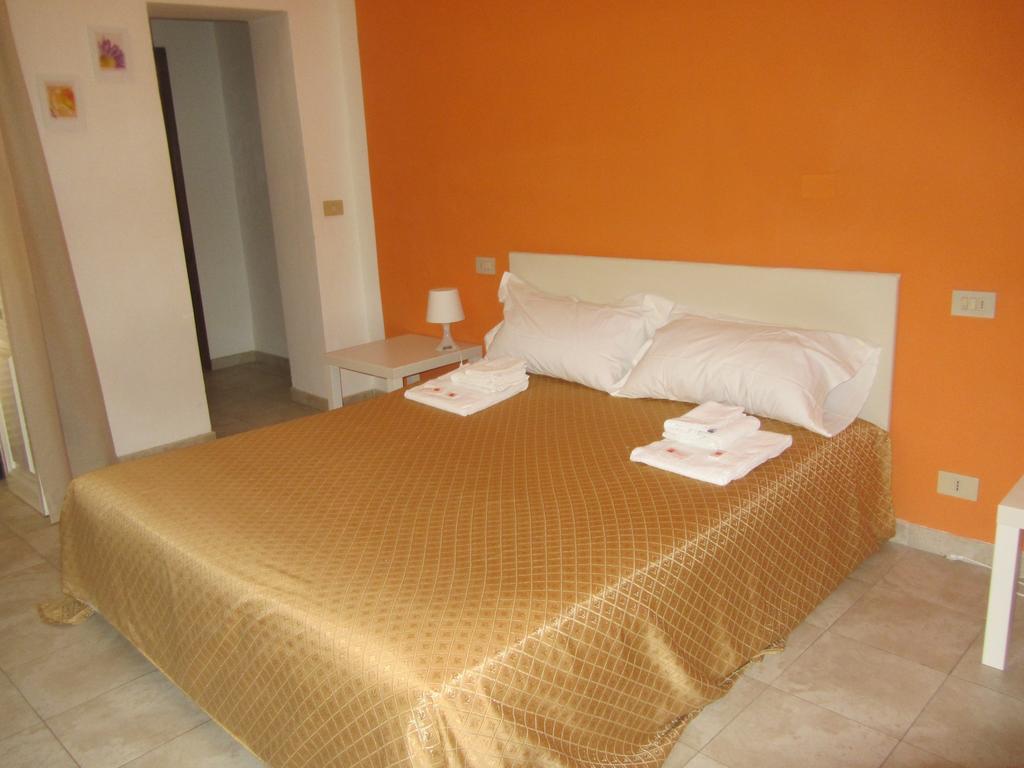 לידו די קאמאיורה Hotel Mirafiori חדר תמונה