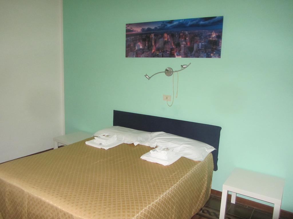 לידו די קאמאיורה Hotel Mirafiori חדר תמונה